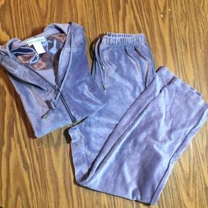 Dressbarn zip front hoodie with pull on pants. Size small